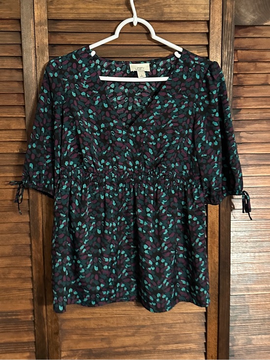 LOFT Tops - Ann Taylor Loft Women's Black Floral Print V-Neck Top